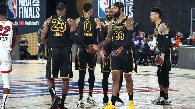 红莲斗篷 红莲斗篷